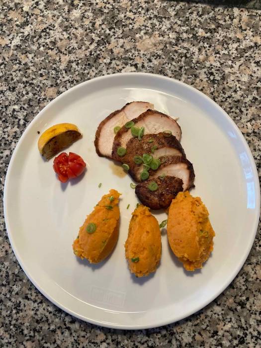 jerk-chicken-teller-fertig.jpg jerk-chicken-teller-fertig.jpg
